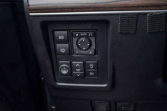 Toyota Land Cruiser 17 of 30