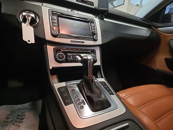 Volkswagen Passat CC 13 of 23