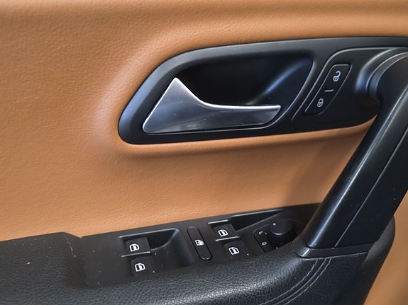 Volkswagen Passat CC 17 of 23