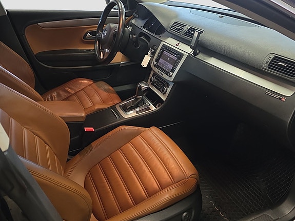 Volkswagen Passat CC 10 of 23