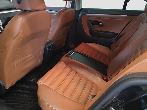 Volkswagen Passat CC 11 of 23