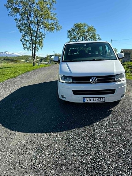 Volkswagen Caravelle 2 of 5