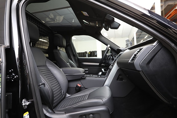 Land Rover Discovery 19 of 30