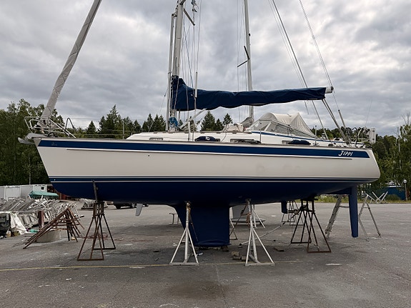 Hallberg-Rassy 342 med ny motor – trygg kvalitetsseiler med klassisk identitet. 2 of 5