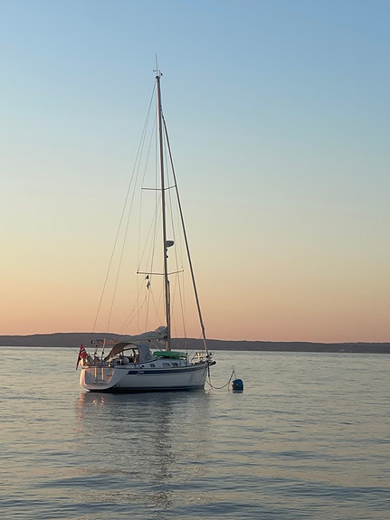 Hallberg-Rassy 342 med ny motor – trygg kvalitetsseiler med klassisk identitet. 3 of 5