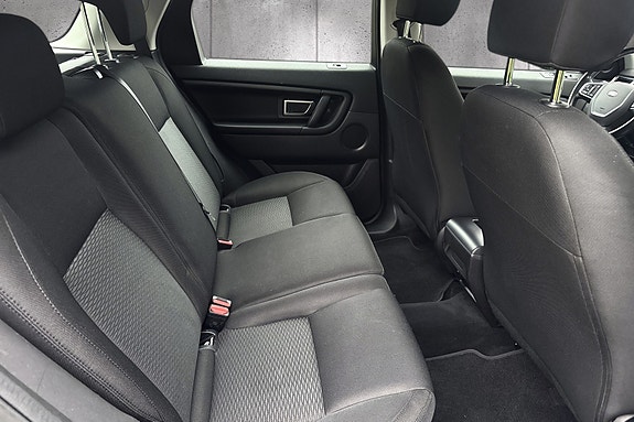Land Rover Discovery Sport 16 of 30