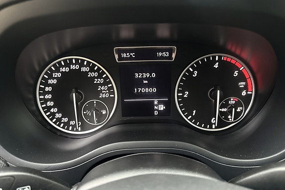Mercedes-Benz B200 25 of 30