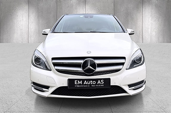 Mercedes-Benz B200 2 of 30