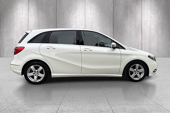 Mercedes-Benz B200 16 of 30