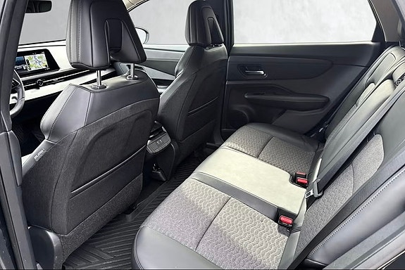 Nissan Ariya 6 of 12