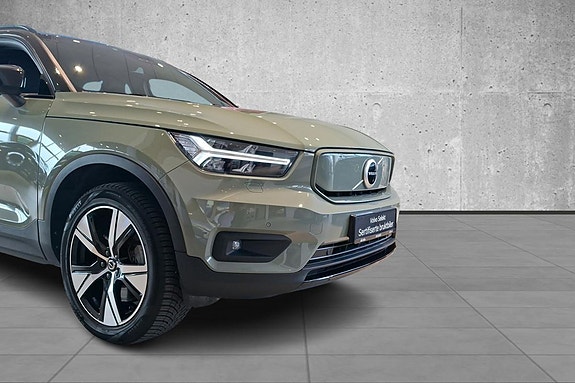 Volvo XC40 3 of 5