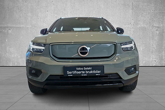 Volvo XC40 2 of 5