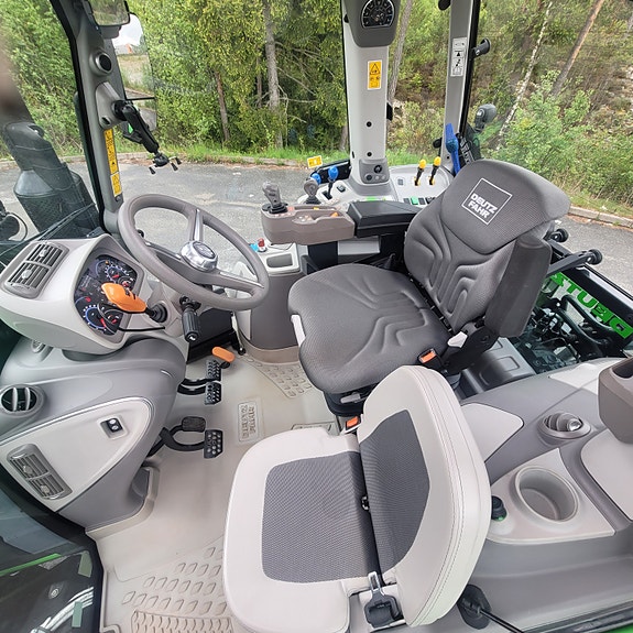 Deutz Fahr 6130.4 Agrotron RVShift 16 of 28