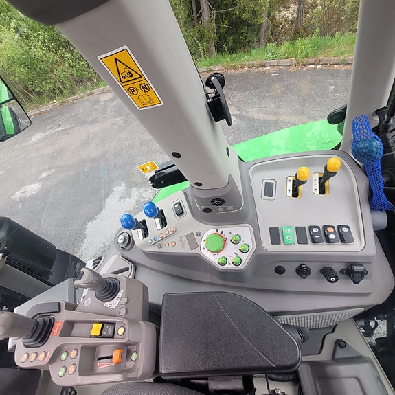 Deutz Fahr 6130.4 Agrotron RVShift 18 of 28