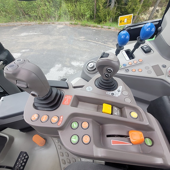 Deutz Fahr 6130.4 Agrotron RVShift 19 of 28