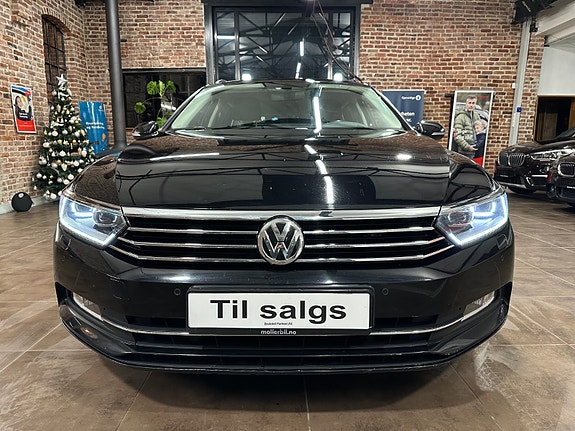 Volkswagen Passat 2 of 30