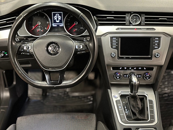 Volkswagen Passat 23 of 30