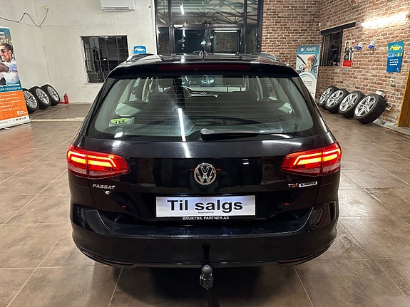 Volkswagen Passat 12 of 30