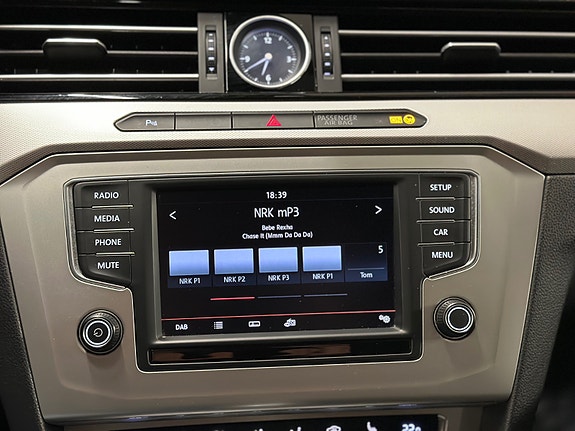 Volkswagen Passat 30 of 30