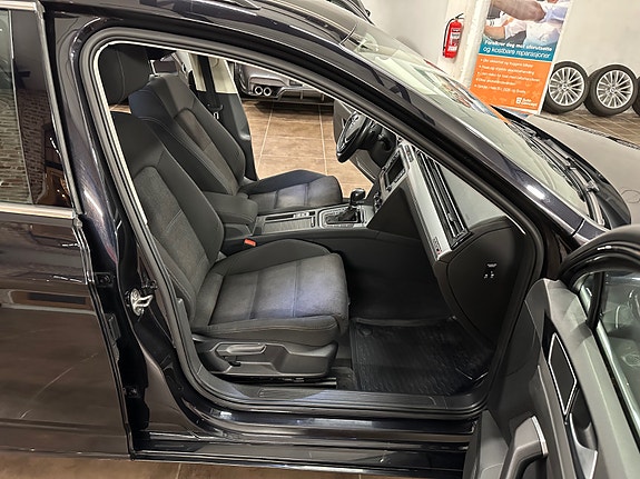 Volkswagen Passat 27 of 30