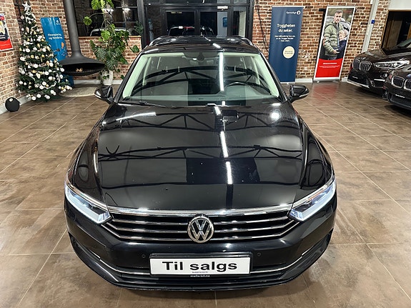Volkswagen Passat 3 of 30