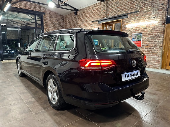 Volkswagen Passat 10 of 30