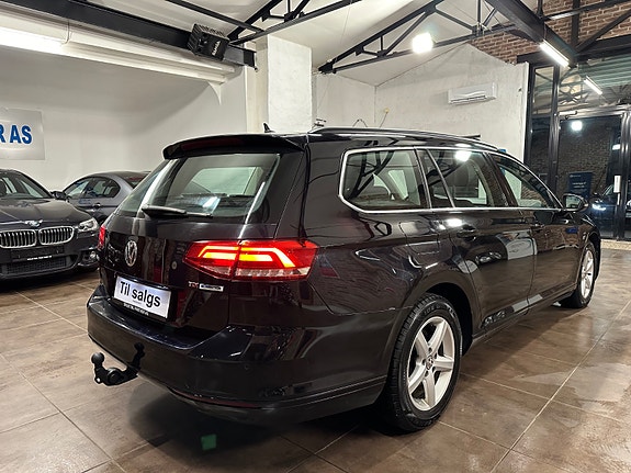 Volkswagen Passat 14 of 30