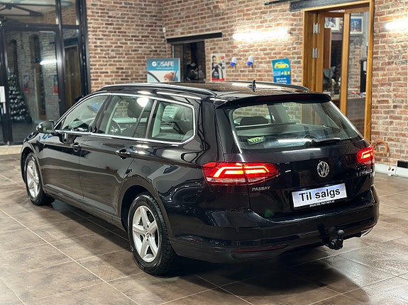 Volkswagen Passat 11 of 30