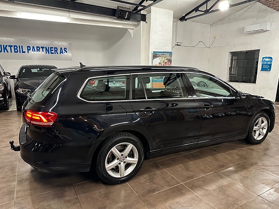 Volkswagen Passat 15 of 30