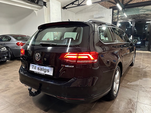 Volkswagen Passat 13 of 30