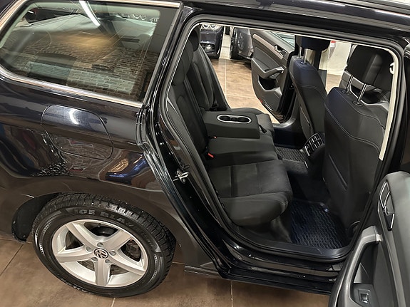 Volkswagen Passat 26 of 30