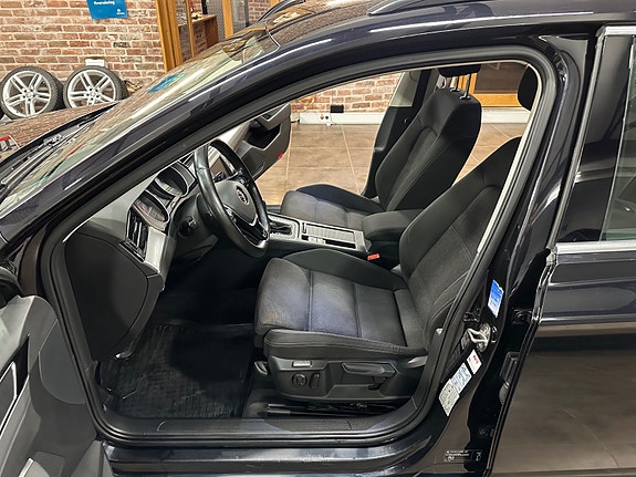 Volkswagen Passat 20 of 30