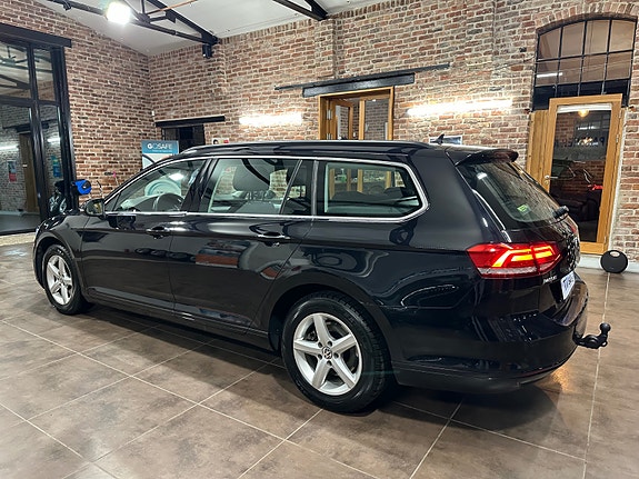 Volkswagen Passat 9 of 30