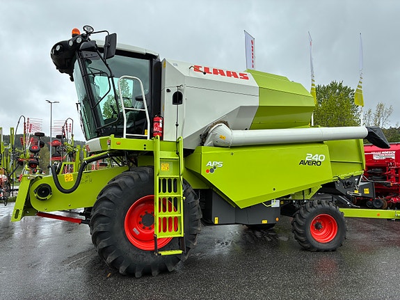 CLAAS Avero 240