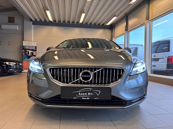 Volvo V40 4 of 5