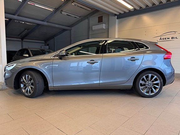Volvo V40 3 of 5