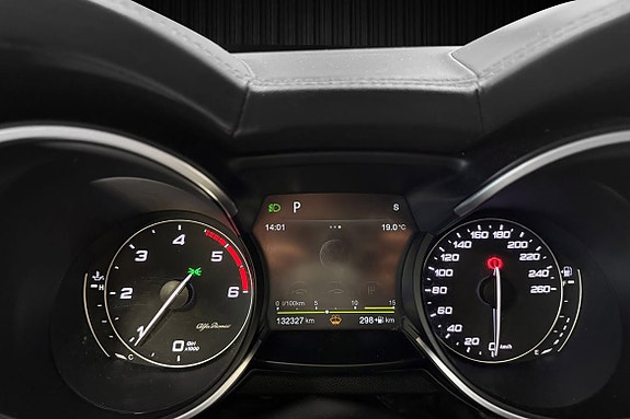 Alfa Romeo Stelvio 12 of 30