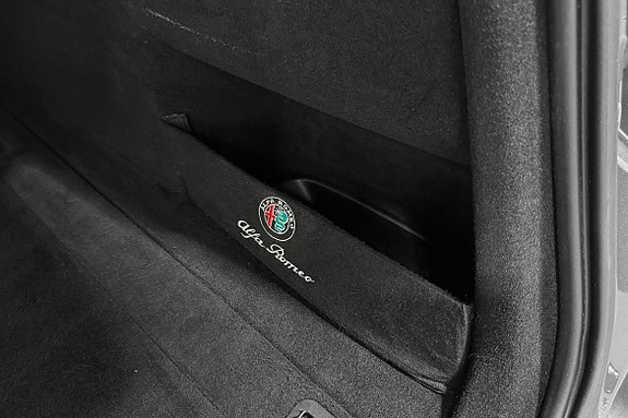 Alfa Romeo Stelvio 28 of 30