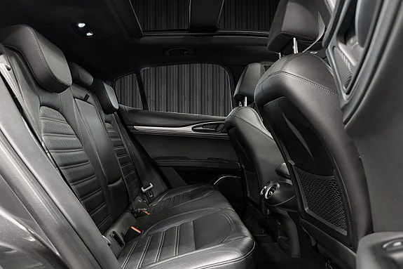 Alfa Romeo Stelvio 30 of 30