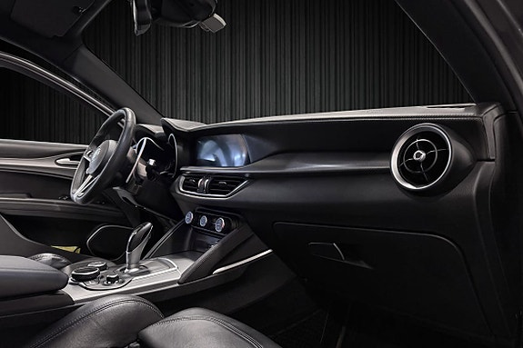 Alfa Romeo Stelvio 21 of 30