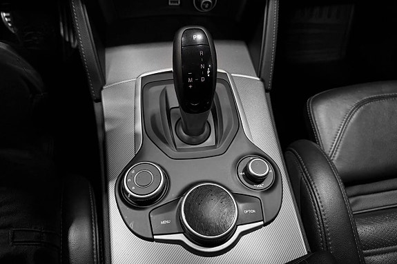 Alfa Romeo Stelvio 13 of 30
