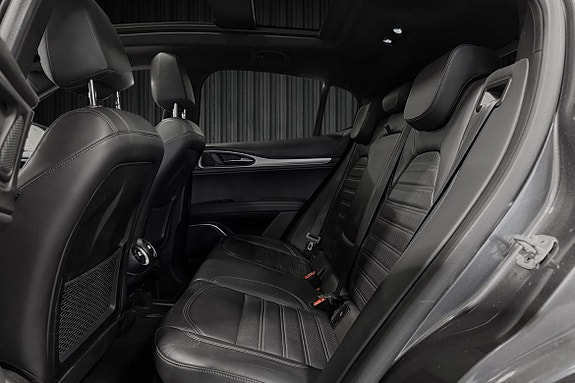 Alfa Romeo Stelvio 23 of 30