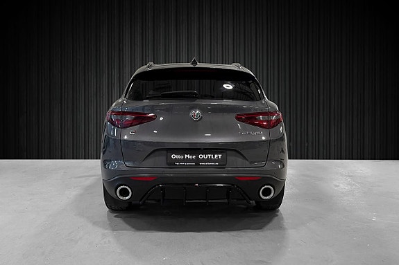 Alfa Romeo Stelvio 7 of 30