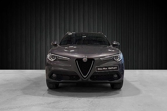 Alfa Romeo Stelvio 3 of 30