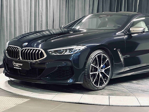 BMW M850i 4 of 5