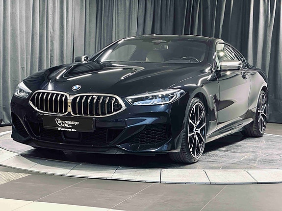 BMW M850i 2 of 5