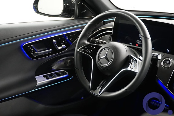 Mercedes-Benz E300 de 14 of 30