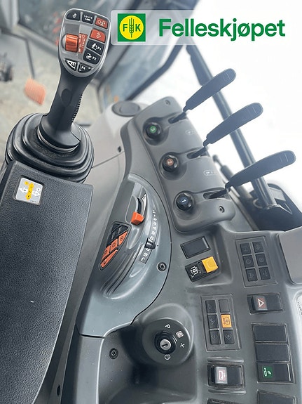 CLAAS ARION 440 4 of 5
