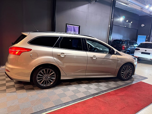 Ford Focus 3 of 5