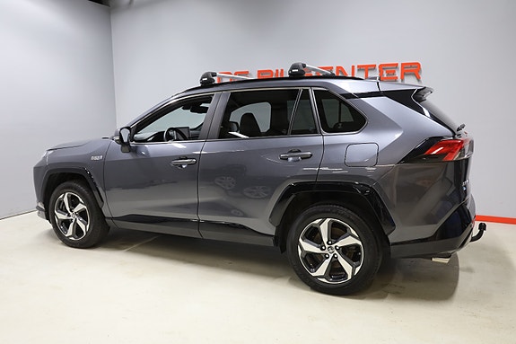 Toyota RAV4 6 of 12